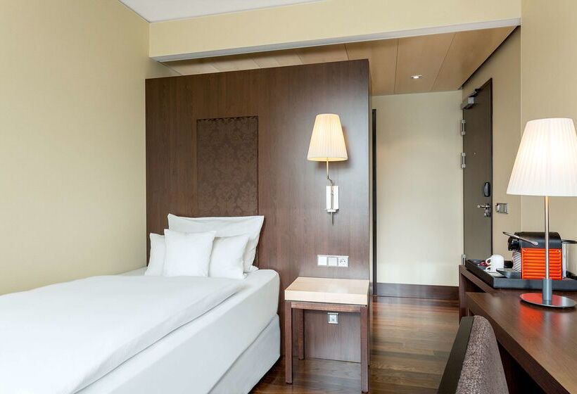 هتل NH Collection Dresden Altmarkt