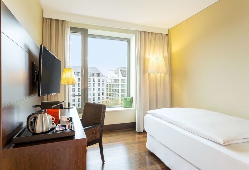 هتل NH Collection Dresden Altmarkt