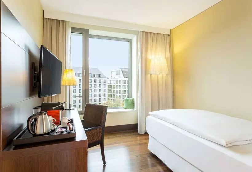 هتل NH Collection Dresden Altmarkt