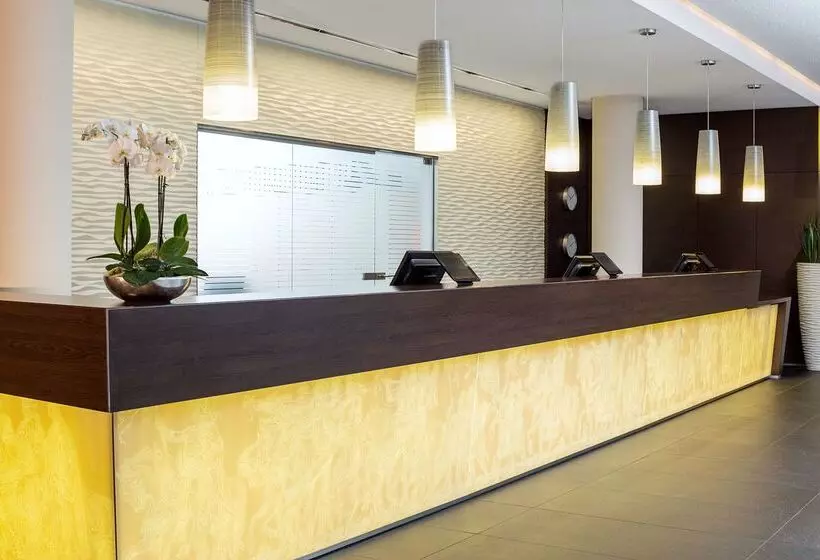 هتل NH Collection Dresden Altmarkt