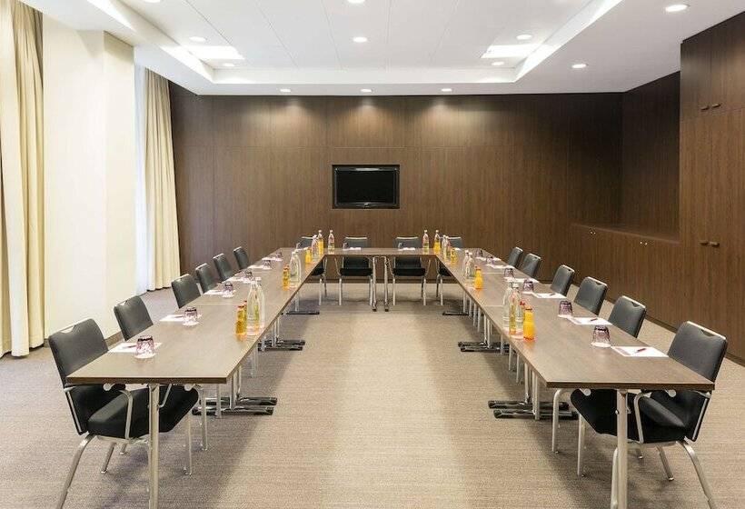 هتل NH Collection Dresden Altmarkt