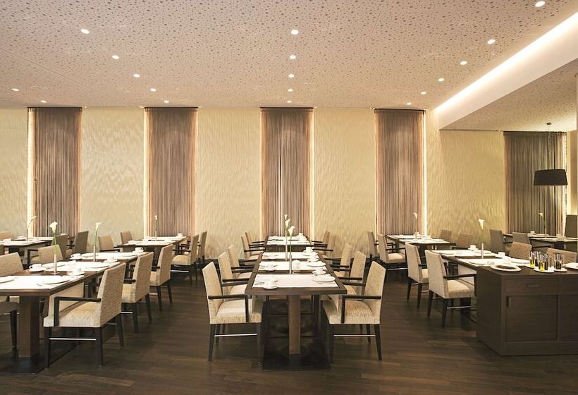 هتل NH Collection Dresden Altmarkt