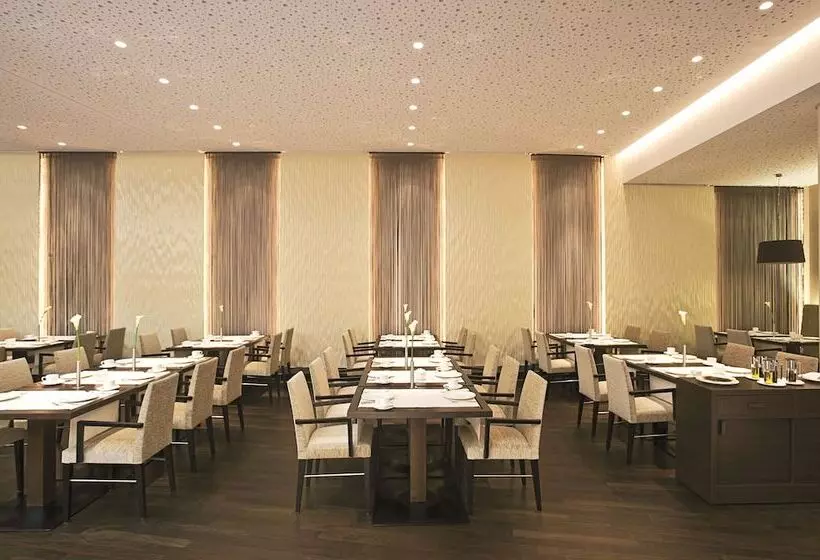 هتل NH Collection Dresden Altmarkt