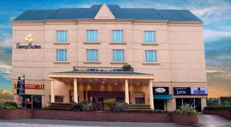 ホテル Savoy Suites Noida