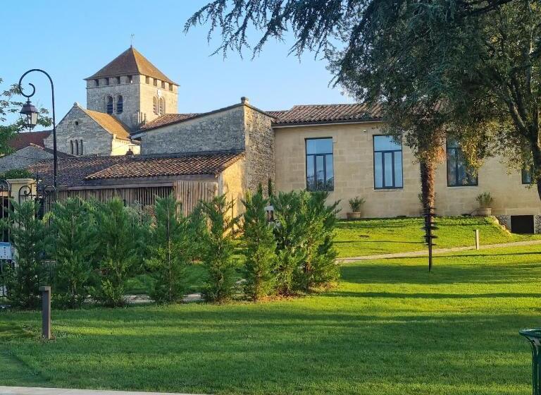 ホテル Aux Ducs De Sienne