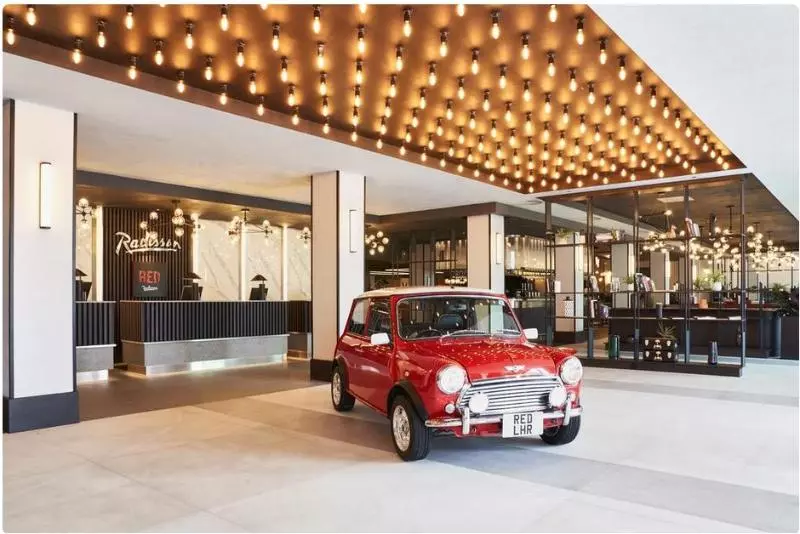 ホテル Radisson Red London Gatwick Airport