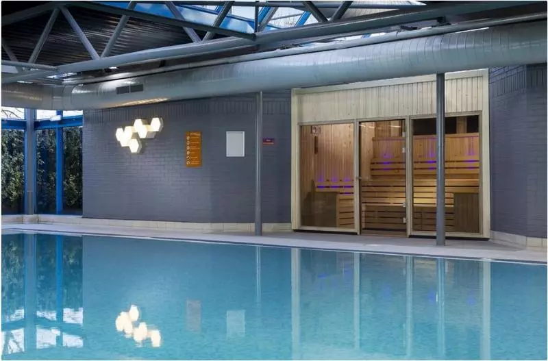 ホテル Radisson Red London Gatwick Airport