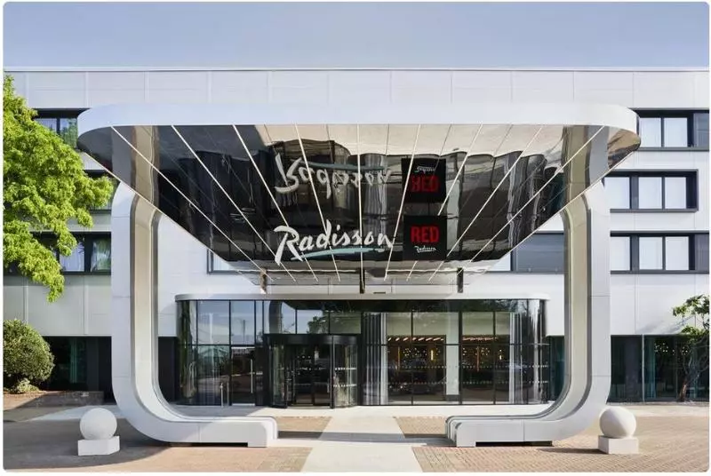 ホテル Radisson Red London Gatwick Airport