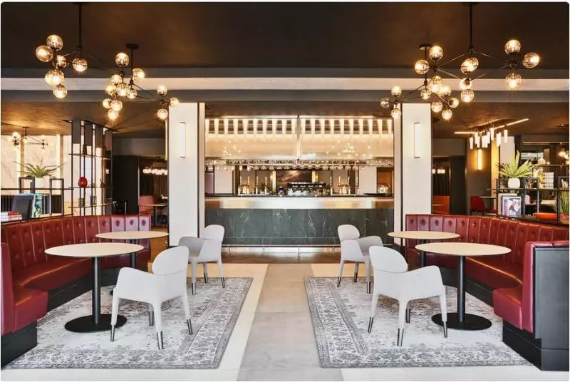 ホテル Radisson Red London Gatwick Airport