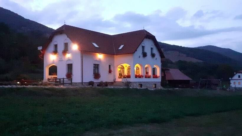 پانسیون Casa Kiraly Vendeghaz