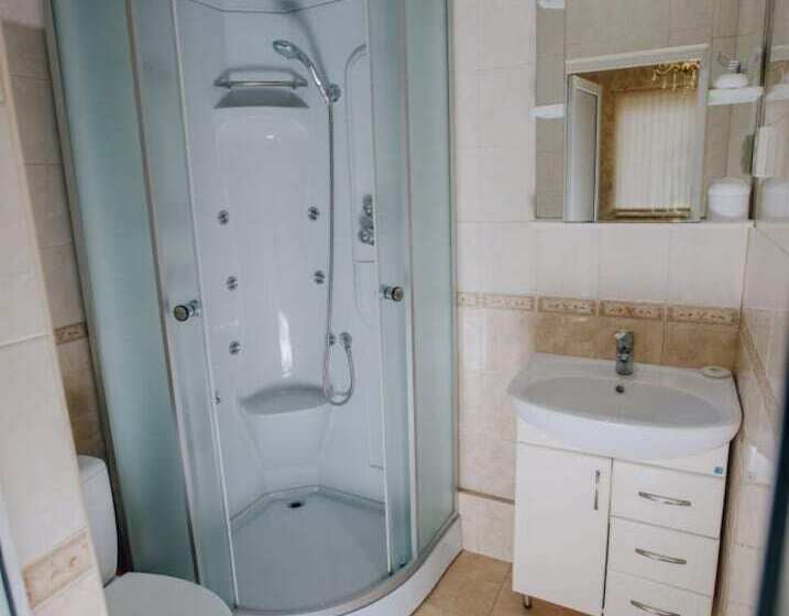 پانسیون Laura Guest House