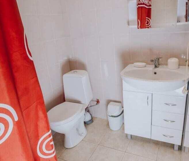 پانسیون Laura Guest House