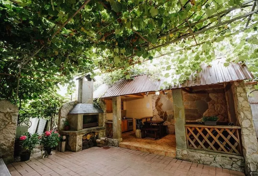 Majatalo Laura Guest House