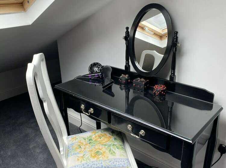 Remarkable 1bed Cottage In Mumbles Swansea