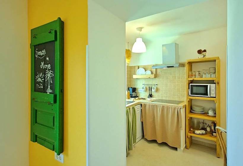 Vibrant Cottage With Fenced Garden And Pool Near Porec And Beach