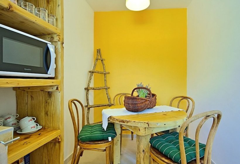 Vibrant Cottage With Fenced Garden And Pool Near Porec And Beach