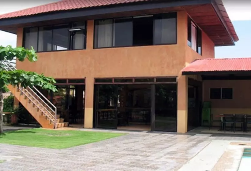 هتل Canoe Beach Resort