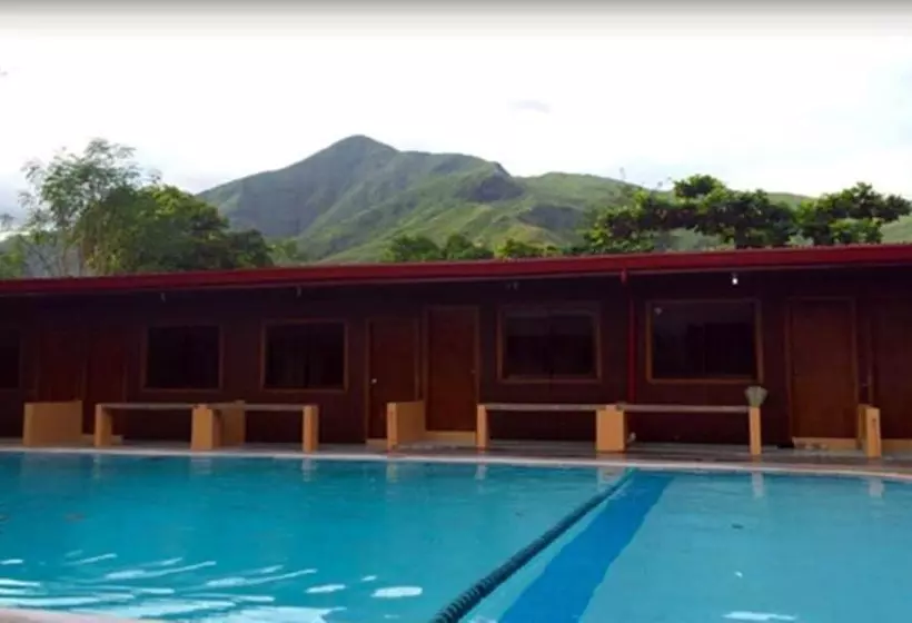 هتل Canoe Beach Resort