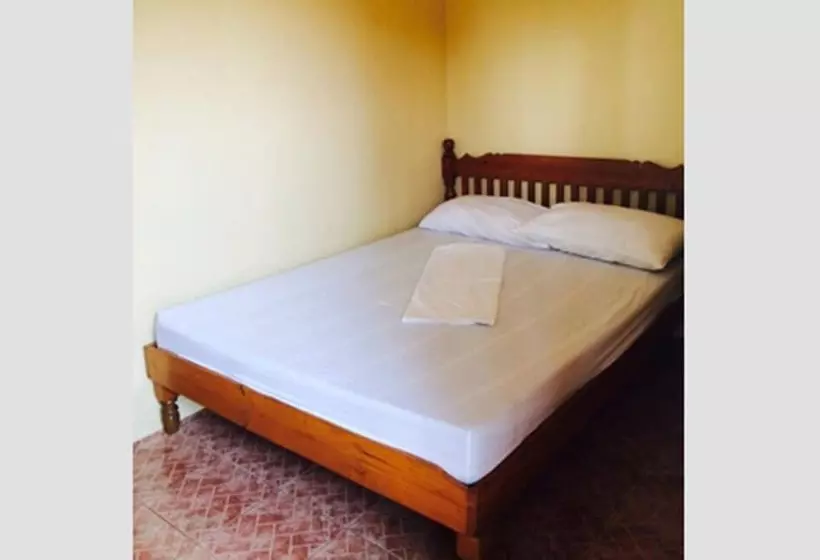 هتل Canoe Beach Resort