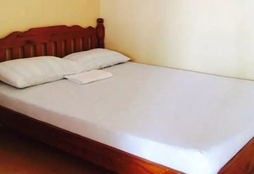 هتل Canoe Beach Resort
