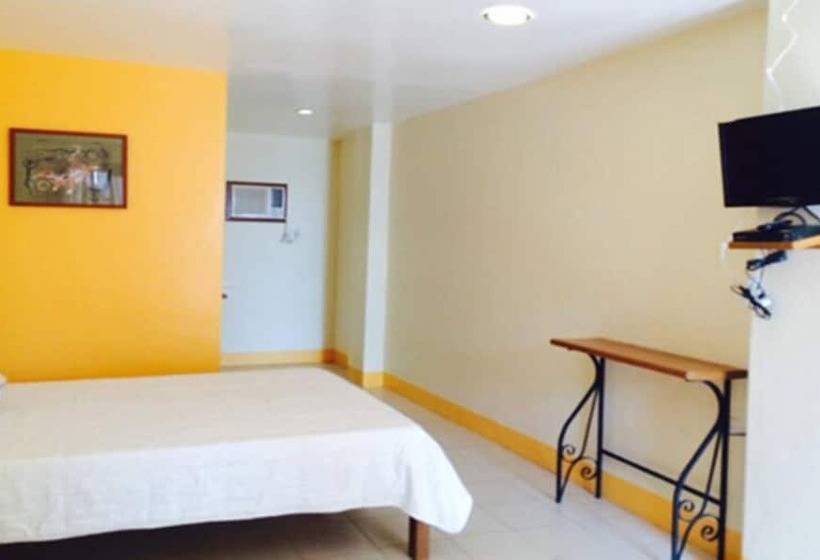 فندق Canoe Beach Resort