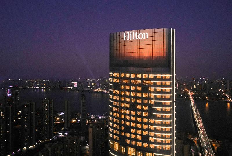 בית מלון כפרי Hilton Changsha Riverside
