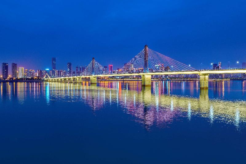 בית מלון כפרי Hilton Changsha Riverside