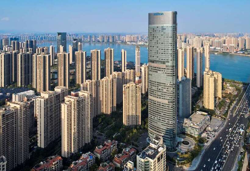 בית מלון כפרי Hilton Changsha Riverside
