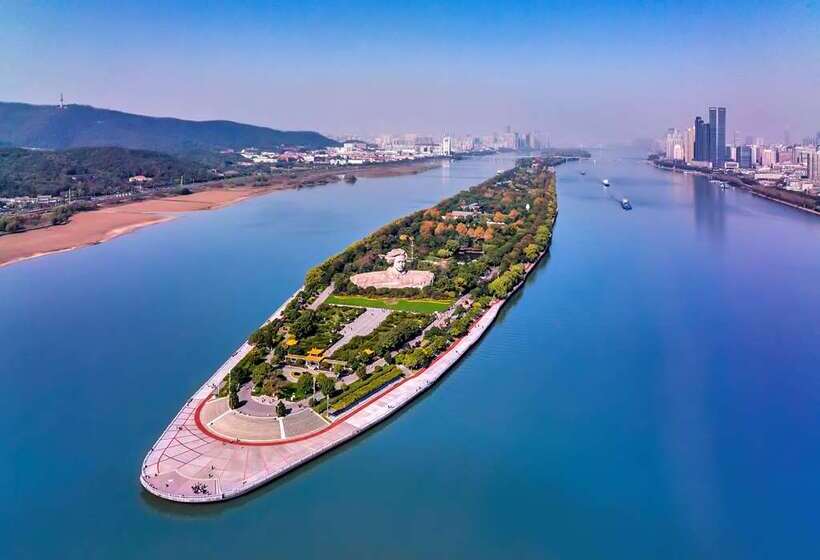 בית מלון כפרי Hilton Changsha Riverside