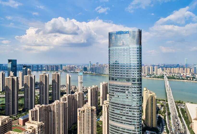 בית מלון כפרי Hilton Changsha Riverside