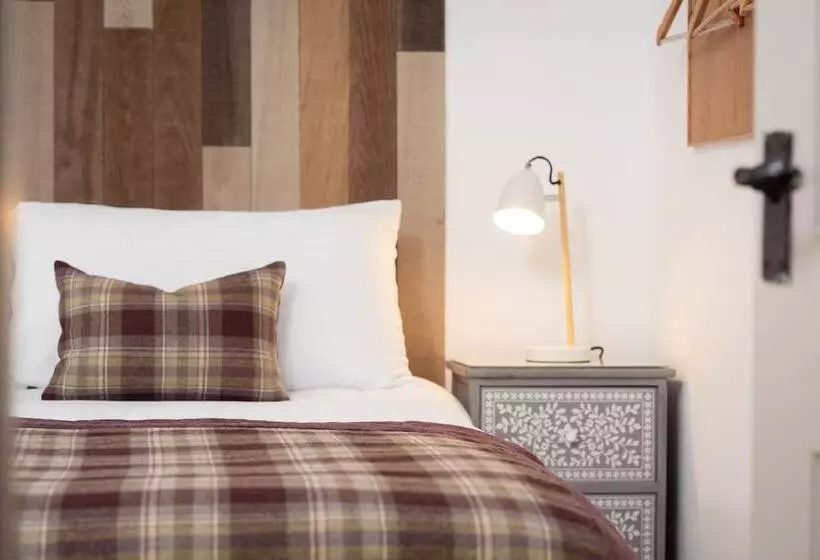 Hotelli Redlands Country Lodge Log Cabin Apartments & Weebothy