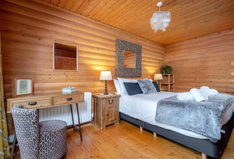 Hotelli Redlands Country Lodge Log Cabin Apartments & Weebothy