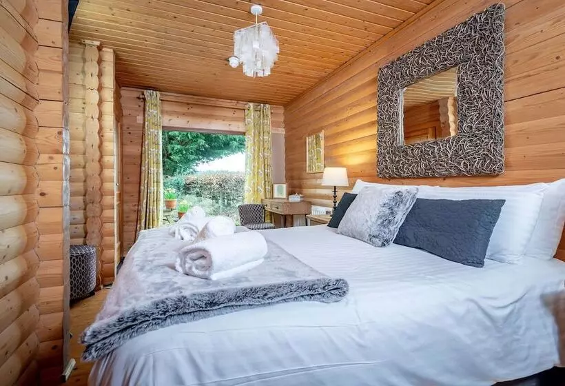 Hotelli Redlands Country Lodge Log Cabin Apartments & Weebothy