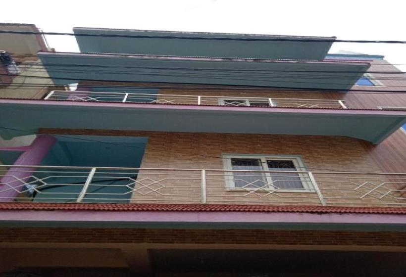 Hotel Oyo 81893 Maa Home Stays