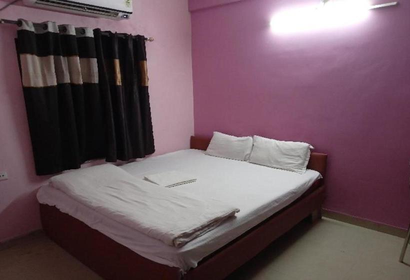 Hotel Oyo 81893 Maa Home Stays