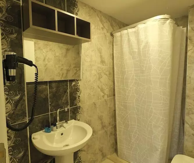 Hotel Tut