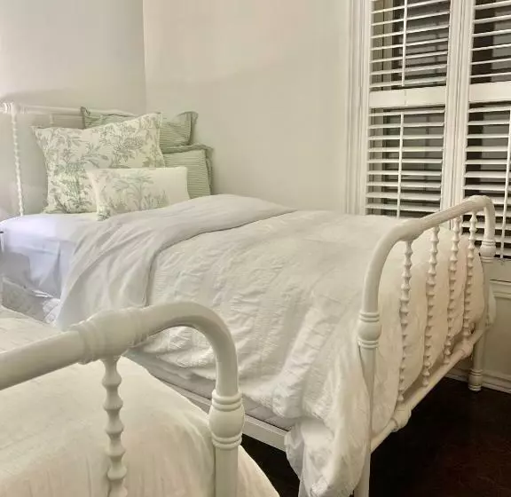 Plantation House Bed & Breakfast