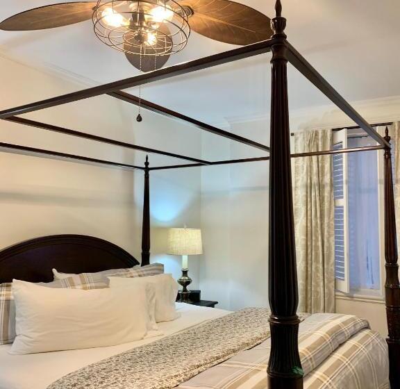 Plantation House Bed & Breakfast