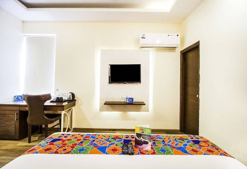 בית מלון כפרי Fab Prime Royal Plaza