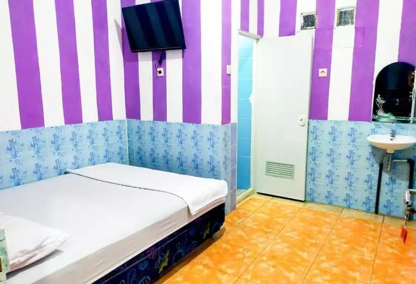 Hotel Queen Asri 2 Redpartner