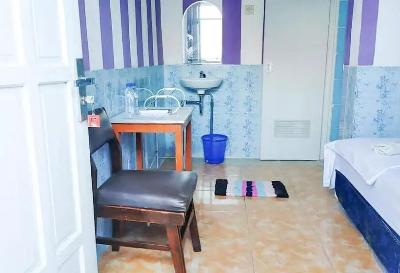 Hotel Queen Asri 2 Redpartner