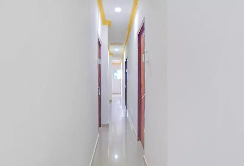 هتل Spot On Nirvaan Guest House