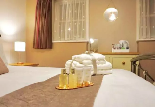 Hotelli Stratton Cottage Guesthouse