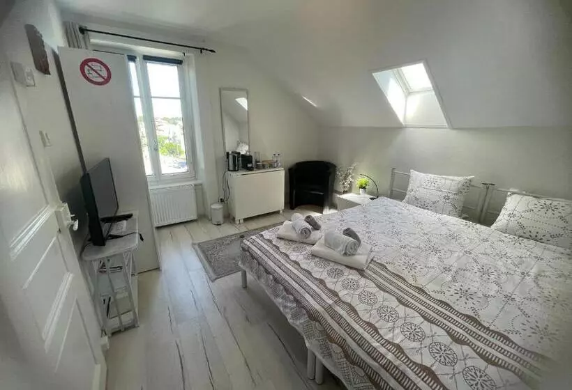 Majatalo La Maison Bleue à 2 Pas Du Lac Du Neuchâtel