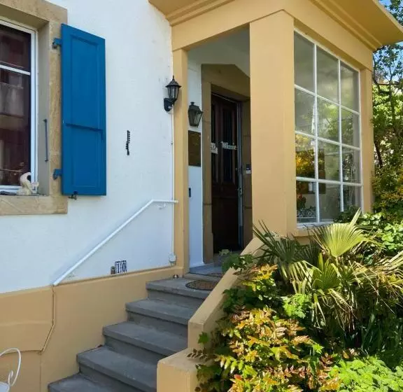 Majatalo La Maison Bleue à 2 Pas Du Lac Du Neuchâtel