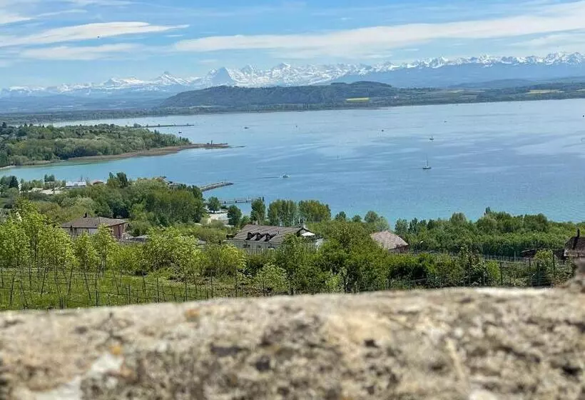 Majatalo La Maison Bleue à 2 Pas Du Lac Du Neuchâtel