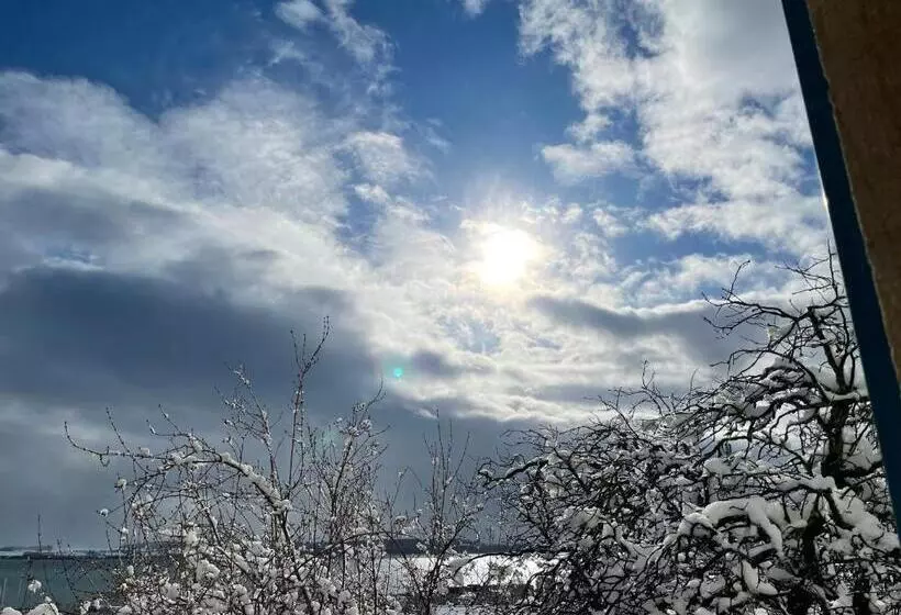Majatalo La Maison Bleue à 2 Pas Du Lac Du Neuchâtel