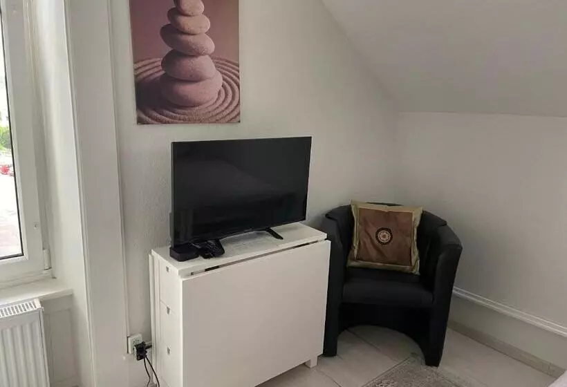 Majatalo La Maison Bleue à 2 Pas Du Lac Du Neuchâtel