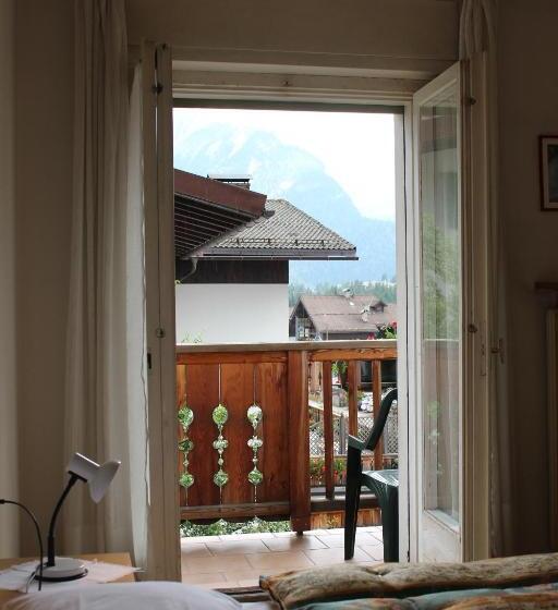 ホテル Garni Hirsch