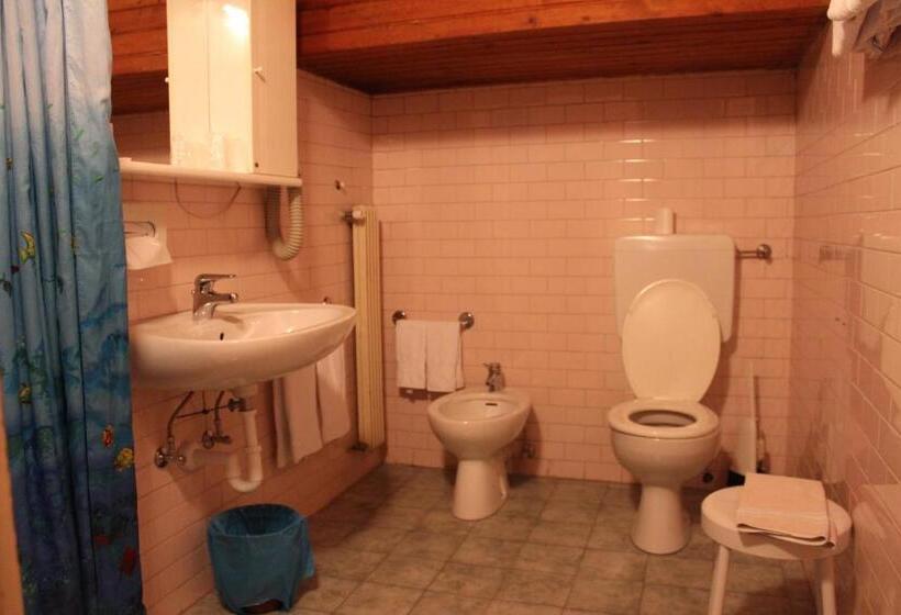 ホテル Garni Hirsch